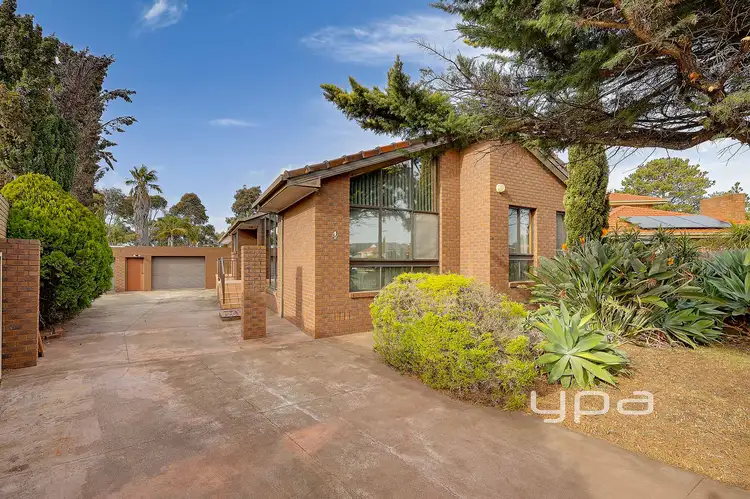4 Vinct Close, Keilor Downs VIC 3038