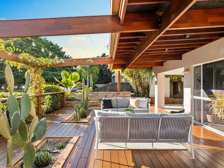 16 Brisbane Corso, Fairfield QLD 4103