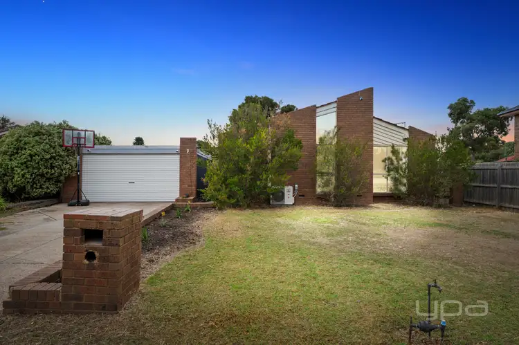 8 Havelock Place, Melton West VIC 3337