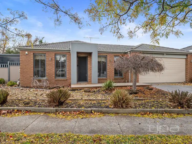10 Sherwood Place, Melton West VIC 3337