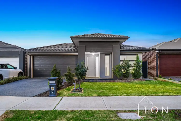 9 Parkgate Drive, Clyde North VIC 3978