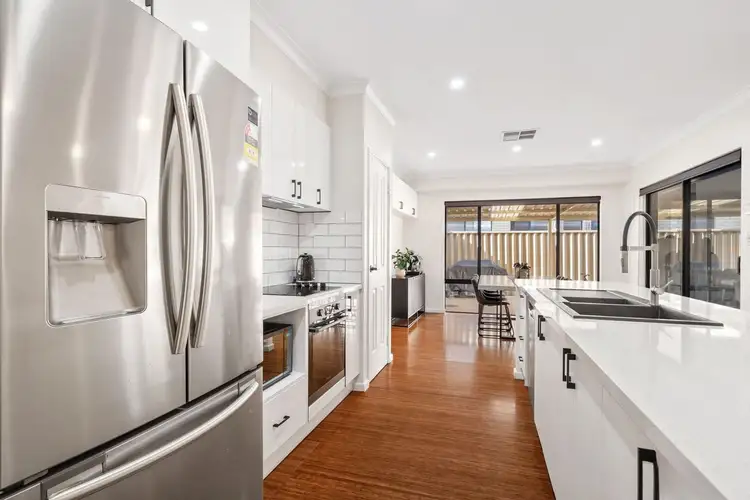 4 Amadeus Crescent, Port Kennedy WA 6172