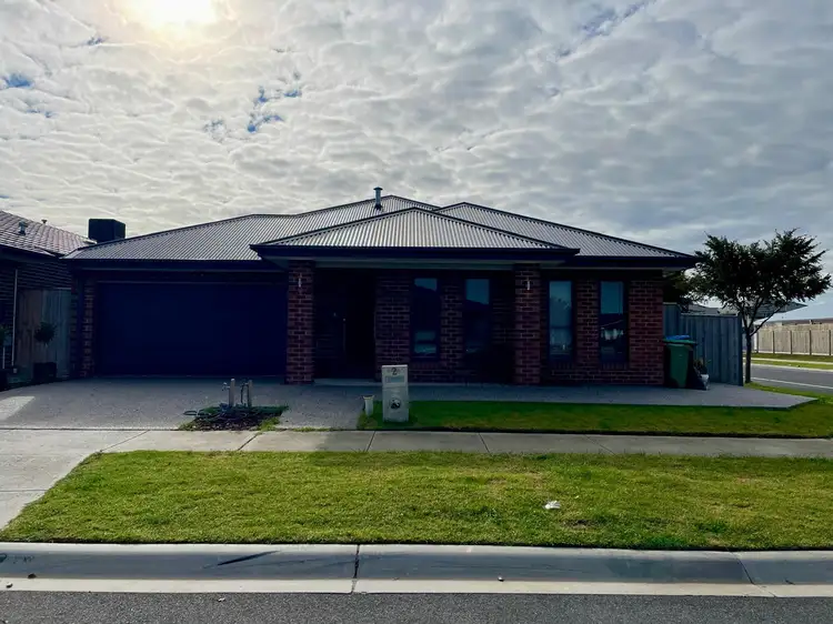 2 Trojan Crescent, Clyde North VIC 3978