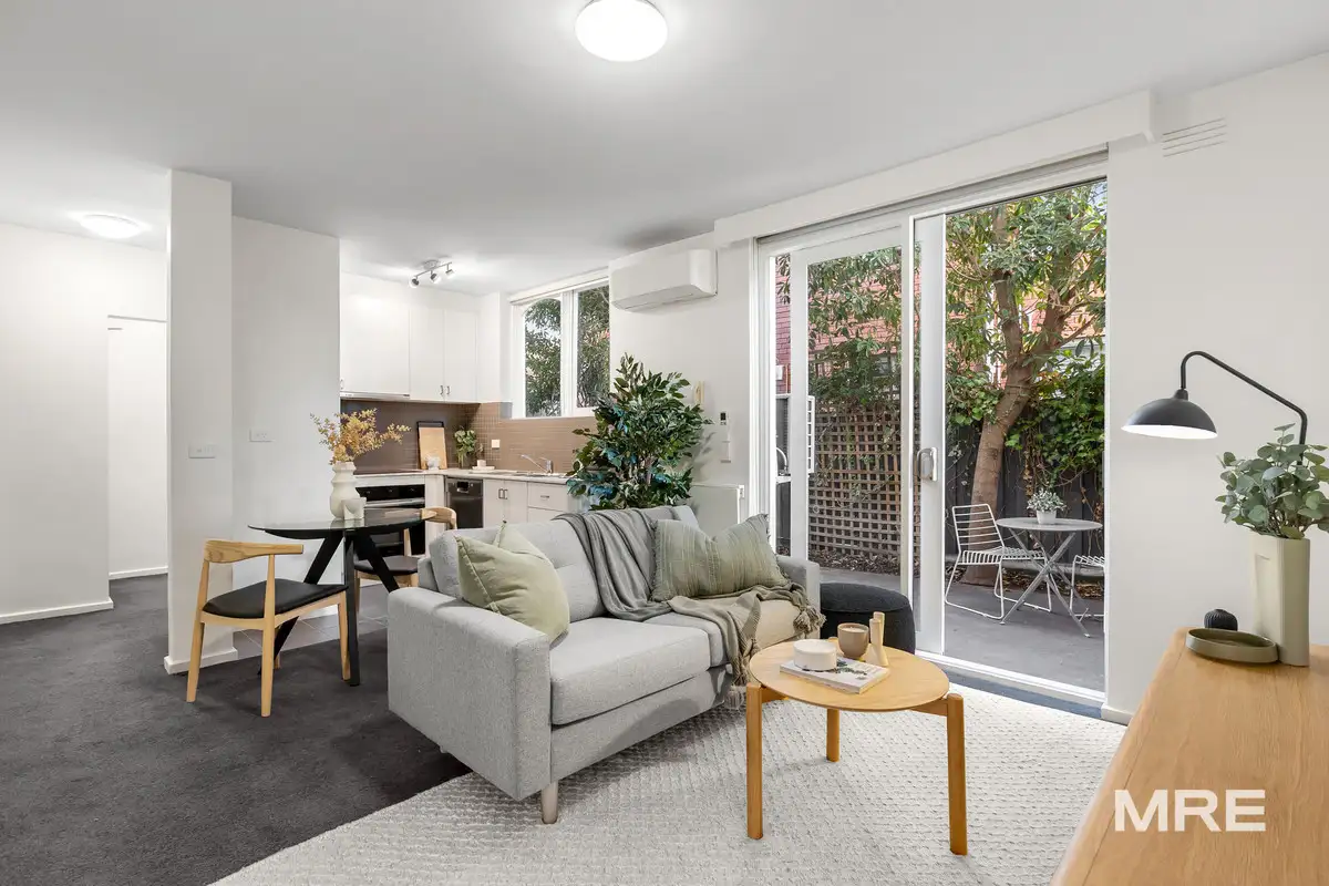 Main view of Homely apartment listing, 2/32 Davison Street, Richmond VIC 3121