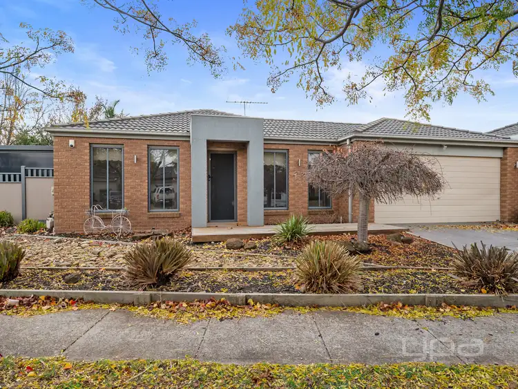 10 Sherwood Place, Melton West VIC 3337