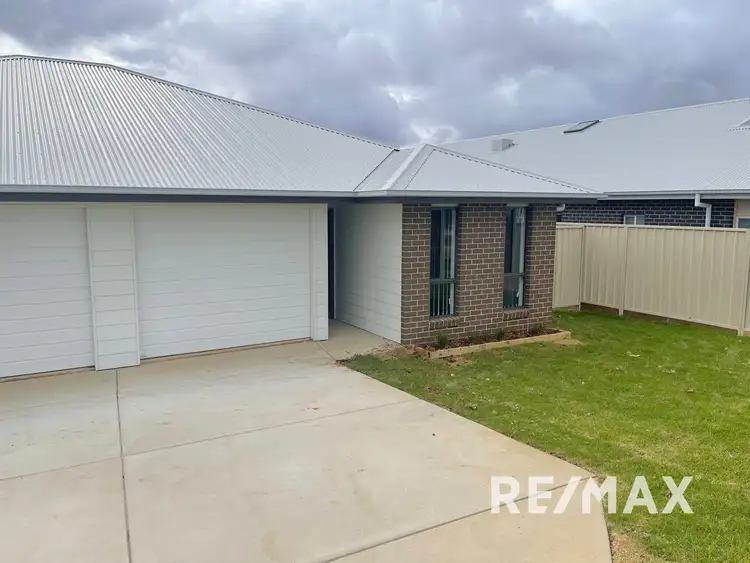 Main view of Homely semi-detached listing, 2/7 Wyoming Avenue, Gobbagombalin NSW 2650
