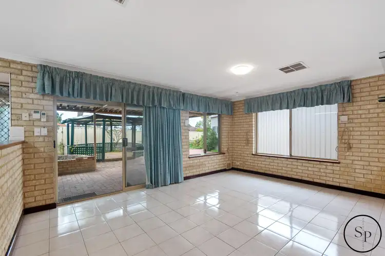 1 Ensay Place, Dudley Park WA 6210