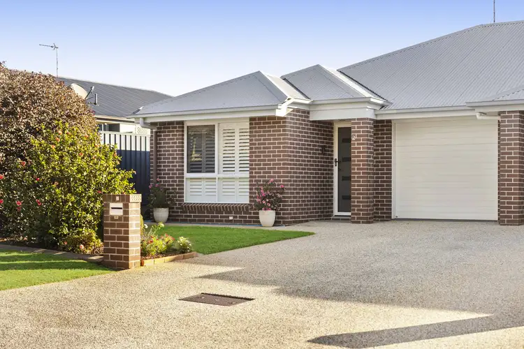 2/3 Esmond Street, Rockville QLD 4350