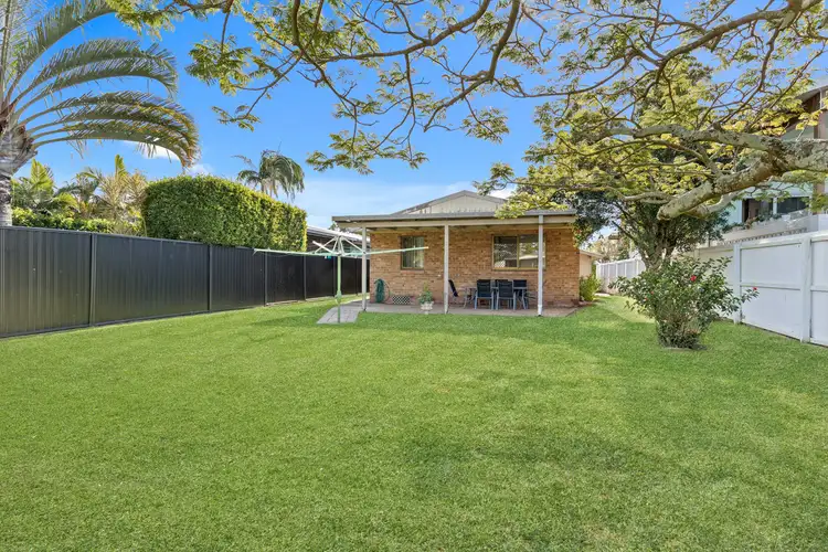 62 Manus Avenue, Palm Beach QLD 4221