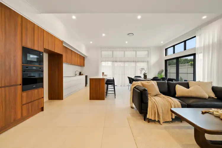2/9 Adams Avenue, Miami QLD 4220