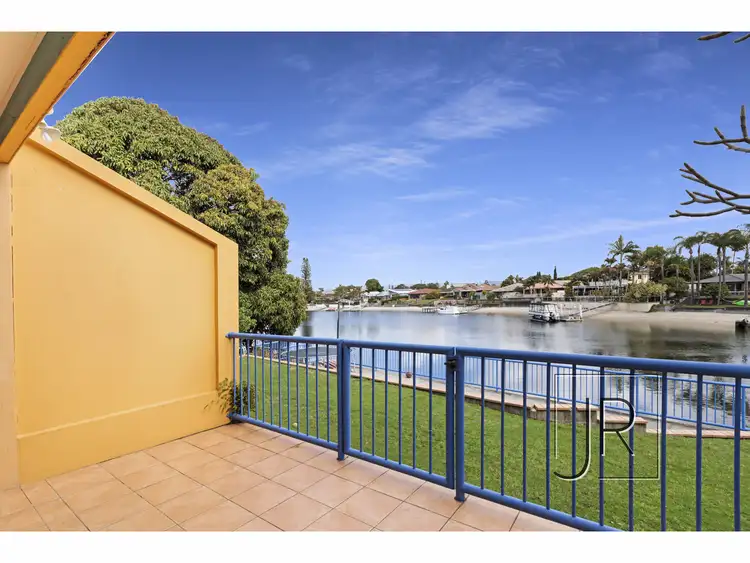 1/6 Orvieto Avenue, Mermaid Waters QLD 4218