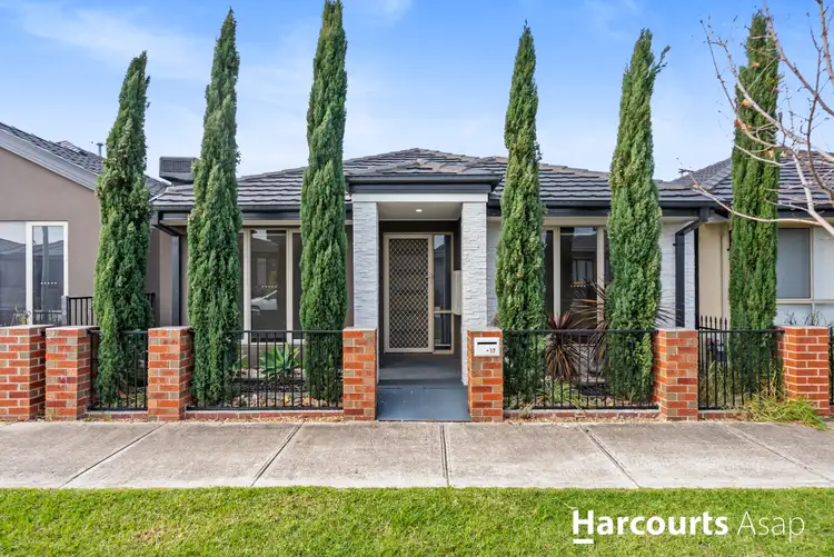 17 Hunt Way, Pakenham VIC 3810