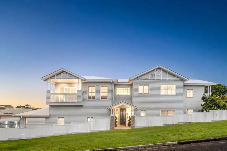 54 Raven Street, Camp Hill QLD 4152
