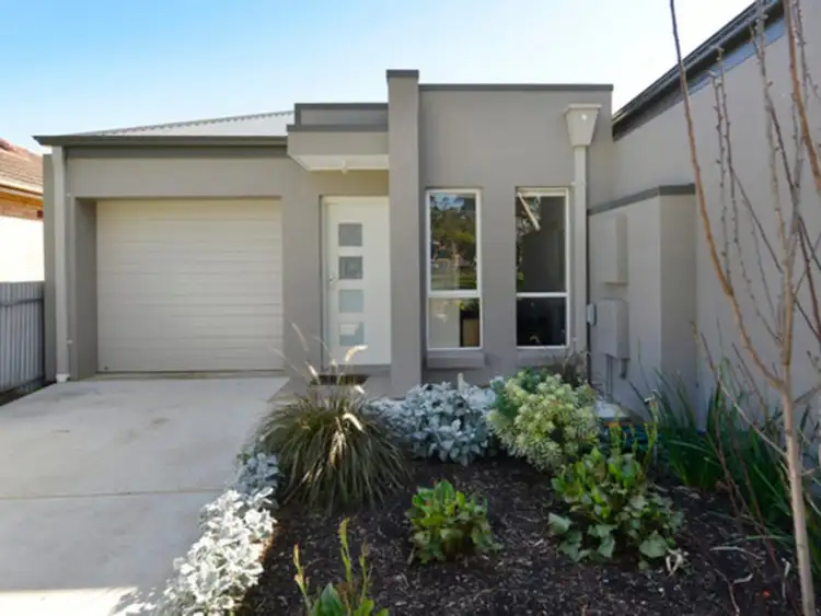 6B Cowra Crescent, Park Holme SA 5043