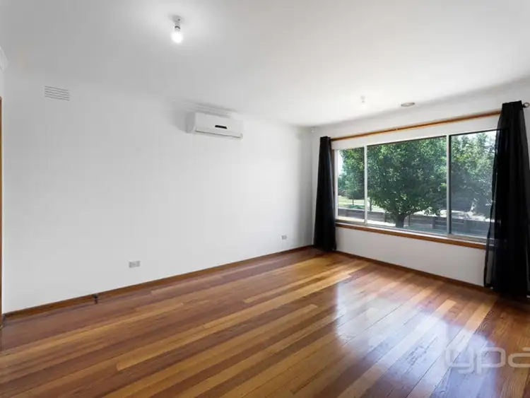 Fifth view of Homely house listing, 4 Altair Court, Gladstone Park VIC 3043