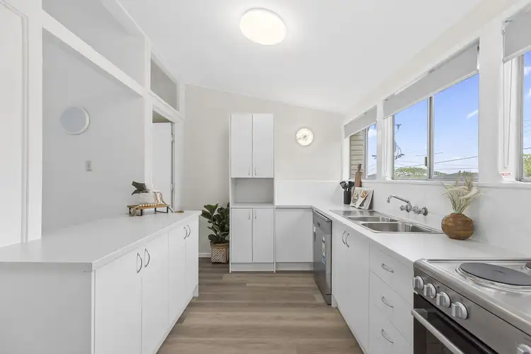 Second view of Homely house listing, 16 Pareena Crescent, Mansfield QLD 4122