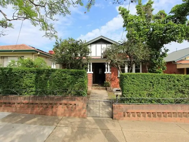 8 Macleay Street, Turvey Park NSW 2650