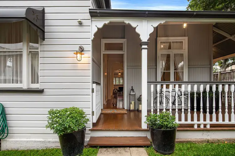 1 Virginia Avenue, Hawthorne QLD 4171