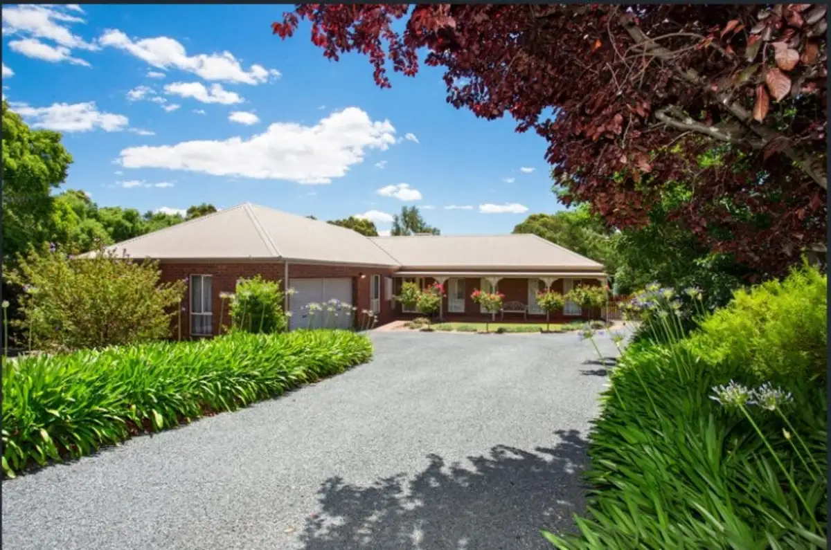 Main view of Homely house listing, 5 Larsen Court, Tallangatta VIC 3700
