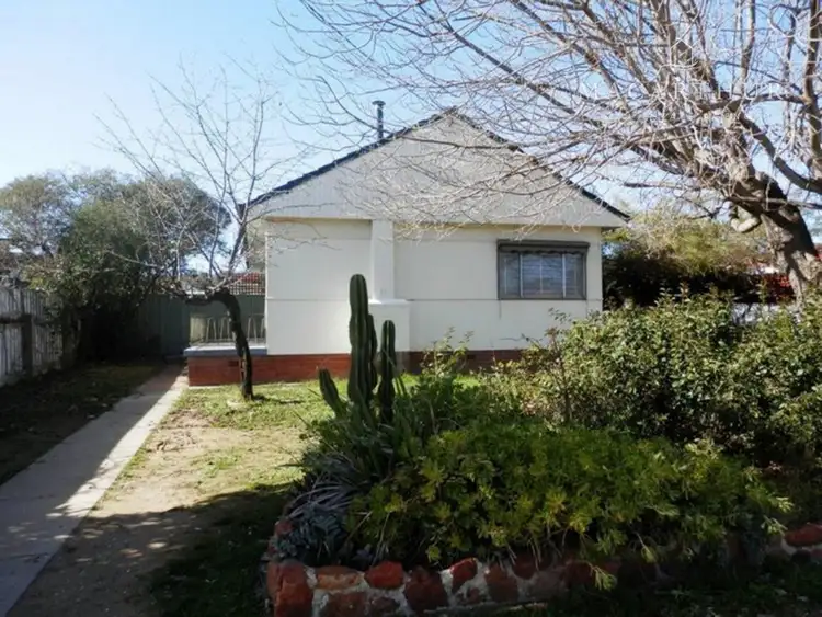 23 Manoora Avenue, Mount Austin NSW 2650