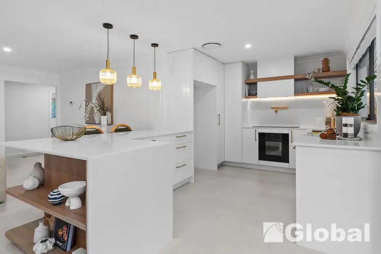 4 Andra Close, Belmont NSW 2280