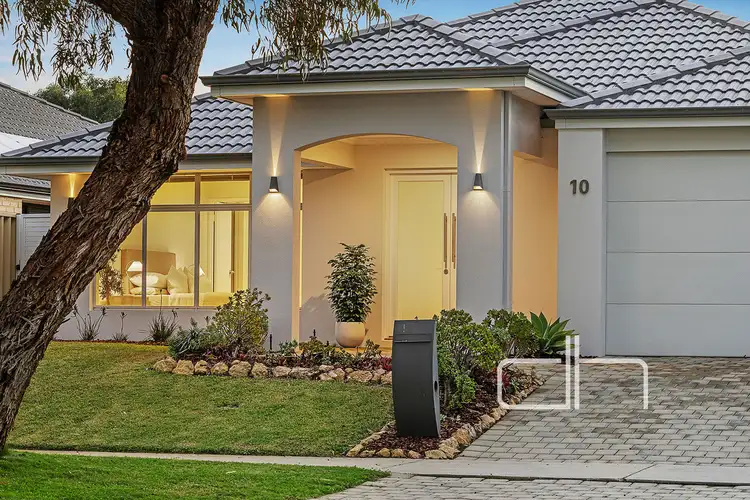 10 Clipstone Parkway
