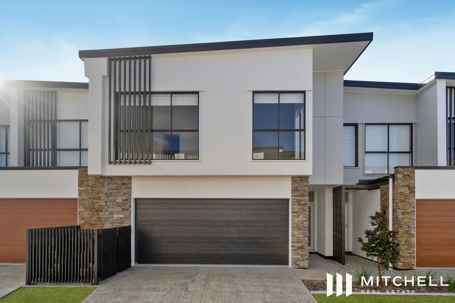 Main view of Homely townhouse listing, 21/2 Lyra Avenue, Hope Island QLD 4212