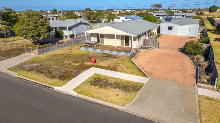 12 Centre Road, Seaspray VIC 3851
