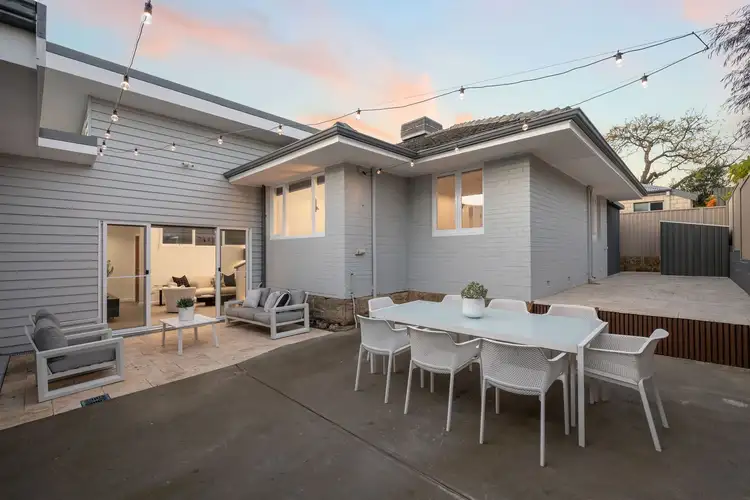 10 Dearle Street, Hamilton Hill WA 6163