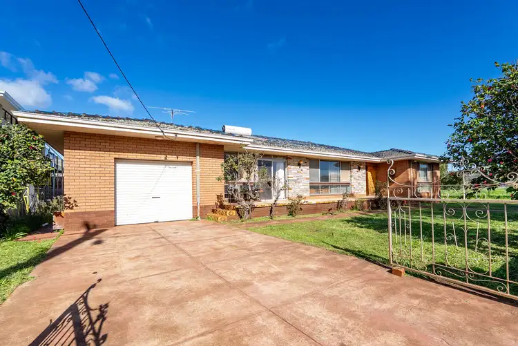 59 Centre Road, Camillo WA 6111