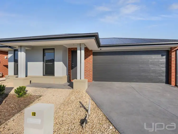 12 Castle Road, Thornhill Park VIC 3335