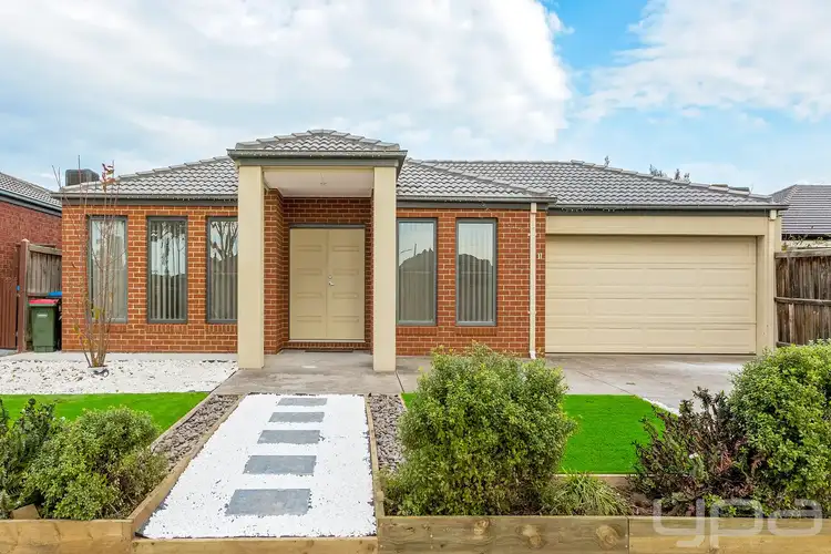 11 Grandiflora Grove, Point Cook VIC 3030