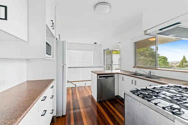 Sixth view of Homely house listing, 39 McIlwraith Avenue, Balmoral QLD 4171