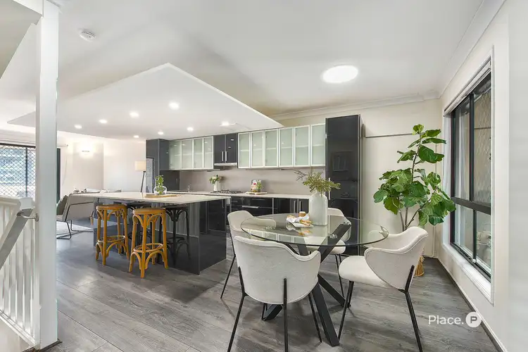 4 Cowlishaw Street