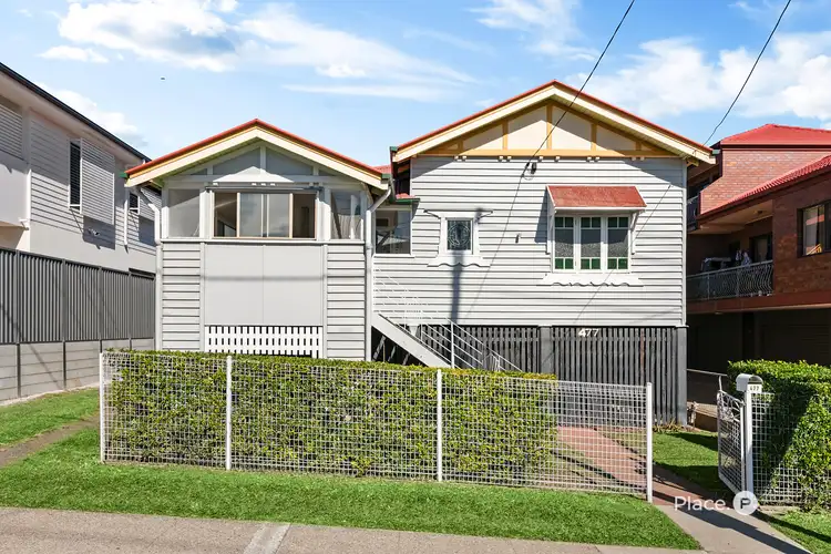 477 Vulture Street East