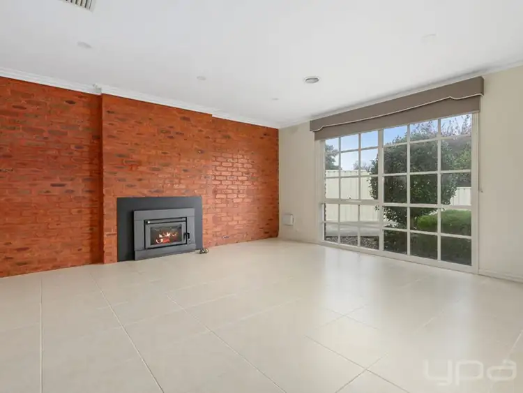 Fourth view of Homely house listing, 3 Bruthen Court, Brookfield VIC 3338