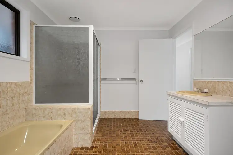 Fifth view of Homely house listing, 122-124 Bank Street, Howlong NSW 2643