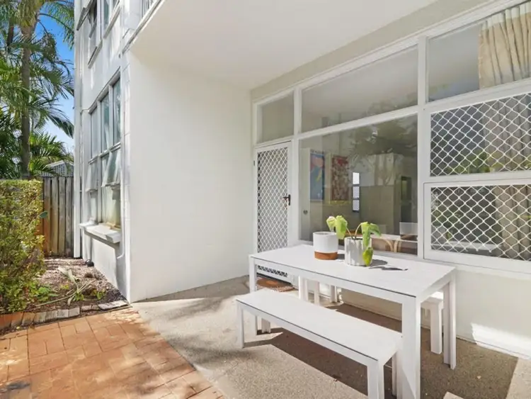 8/3 Redondo Avenue, Miami QLD 4220