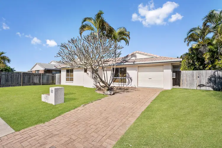 17 Moolyyir Street, Urangan QLD 4655
