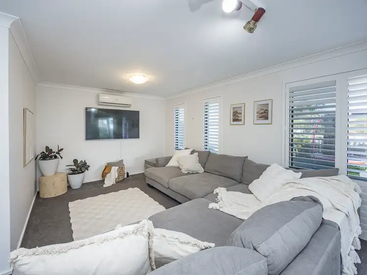 Second view of Homely house listing, 5 Allinga Crescent, Craigie WA 6025