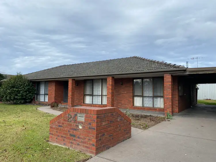 24 Helen Crescent, Sale VIC 3850