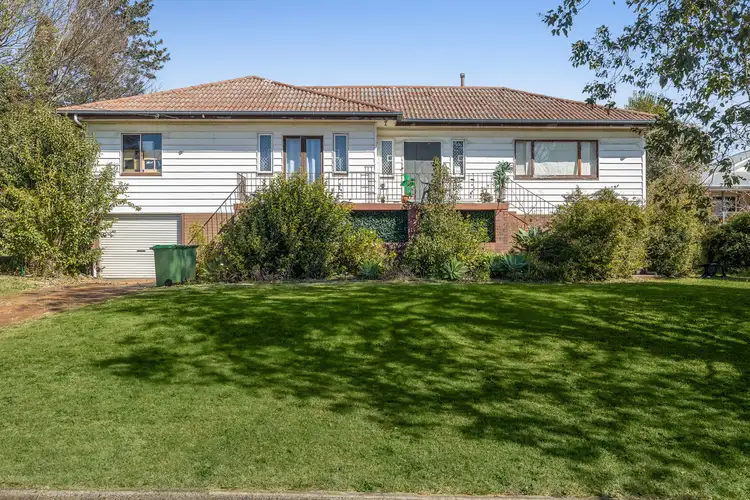 16 Ross Street, Mount Lofty QLD 4350