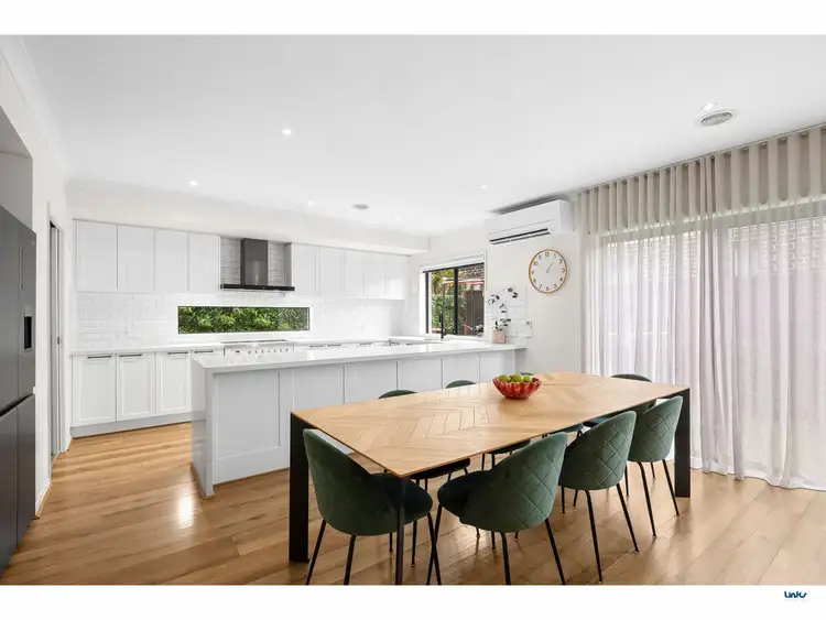 15 Patersonia Street