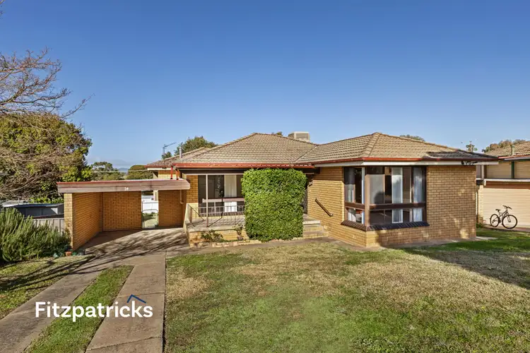 24 Fairbairn Crescent, Kooringal NSW 2650
