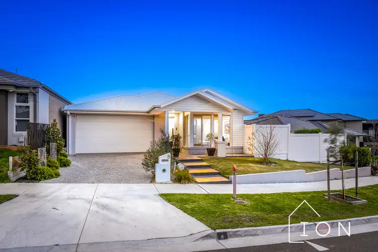 8 Laurieston Way, Cranbourne South VIC 3977