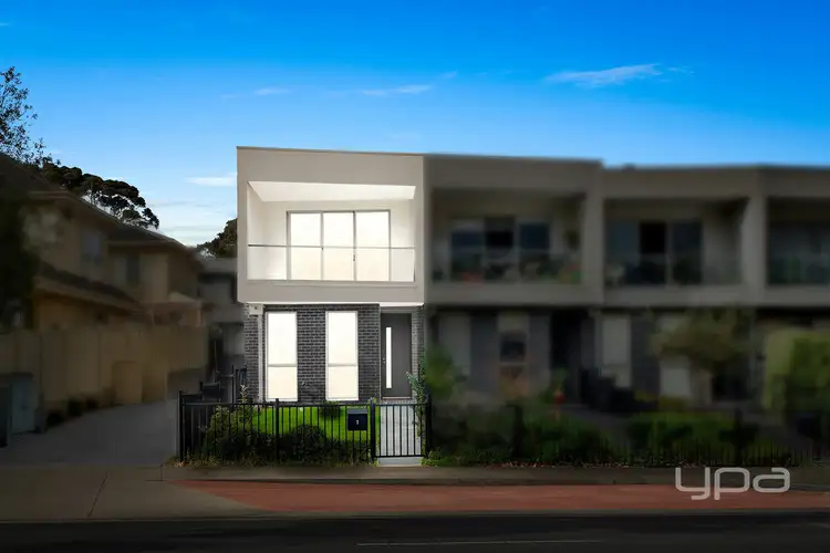 Main view of Homely townhouse listing, 1/662 PASCOE VALE Road, Oak Park VIC 3046
