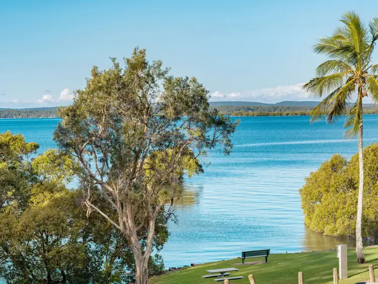 15 Esplanade, Redland Bay QLD 4165