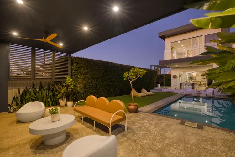 3B Andrea Avenue, Broadbeach Waters QLD 4218