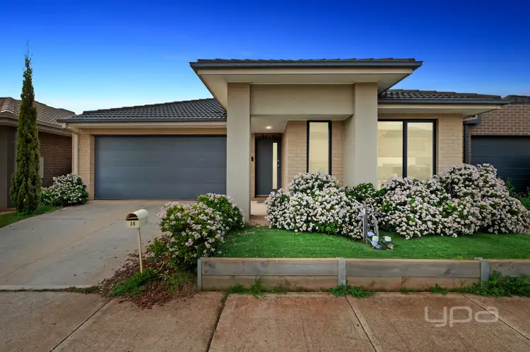 38 Runcorn Crescent, Strathtulloh VIC 3338