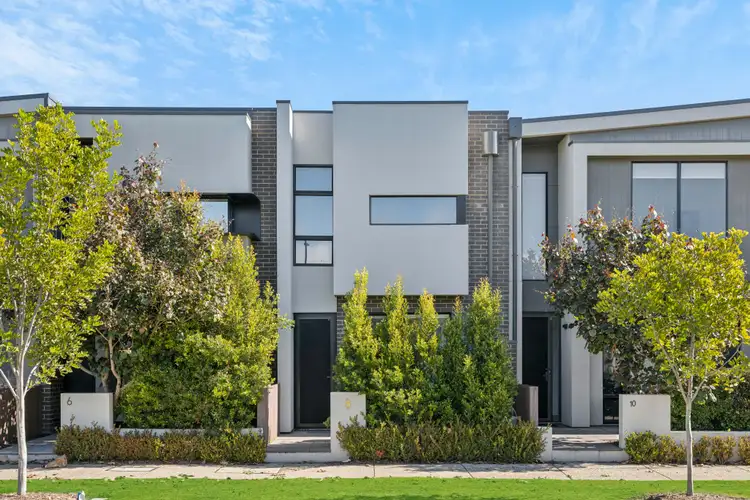 8 Symon Lane